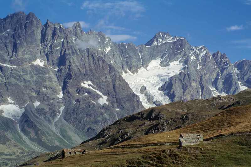 Valtournenche mit Berghütten [September 1999, Restauration von Kleinbild-Dia]