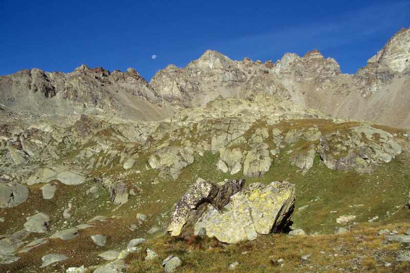 Blick auf Mont Pisonet (3205 m) am Morgen [September 1999, Restauration von Kleinbild-Dia]