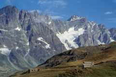 Valtournenche mit Berghütten [September 1999, Restauration von Kleinbild-Dia]